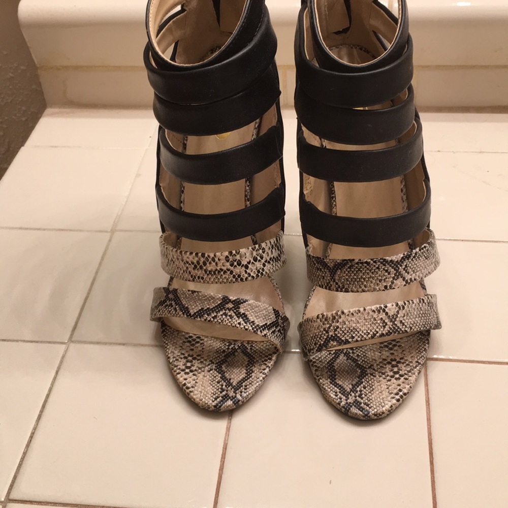 Tiki Heels with 5 straps